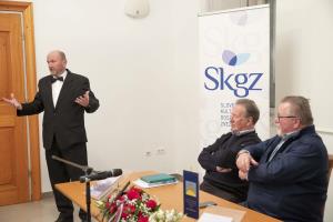 043