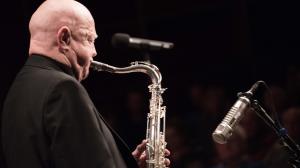 don-menza-buehne-frei-110~_h-558_v-img__16__9__xl_w-994_-e1d284d92729d9396a907e303225e0f2d9fa53b4