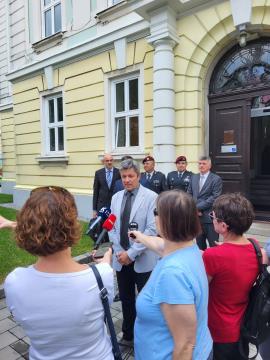 IMG-2d2c22b9cf03d8f6a51db2fea8dce543-V