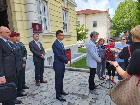 IMG-3703e8a08cebf218f1c9aa4086480b90-V