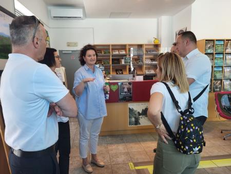 IMG-7bd81e97fefc7d4e932f483b0de82d17-V