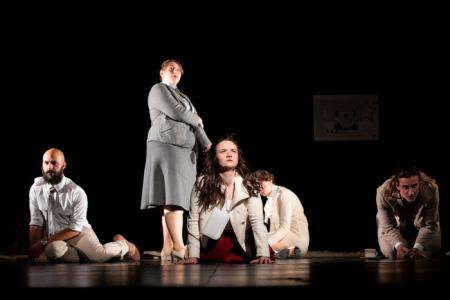 007c45df-dc21-703d-6900-aaeac0a60639_b