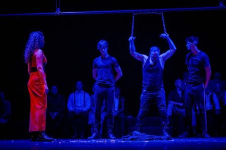 d72d01d2-ba42-5ee6-0006-2b252bed4303_b