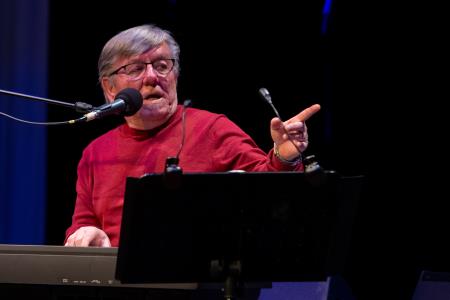 526