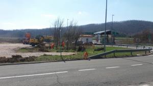 Parkirišče ob avtocestnem izvozu v Razdrtem