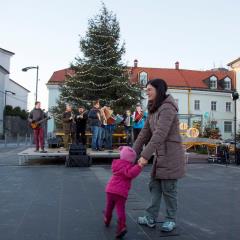 Živahna sobota na Titovem trgu v Postojni