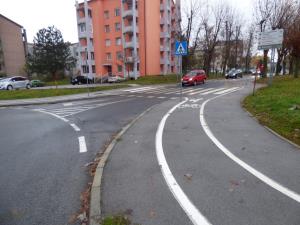 Prepoved prometa za tovorna vozila in avtobuse na Cesti na Kremenco