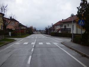 Prepoved prometa za tovorna vozila in avtobuse na Cesti na Kremenco