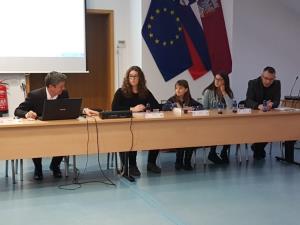 Postojna za en dan predala vodenje otrokom