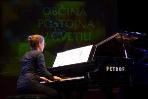 Postojna je cvetela – tokrat v soju odrskih luči
