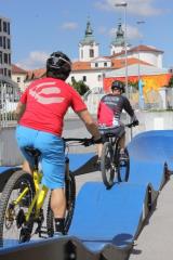 Tlačilni poligon za Ljudsko univerzo