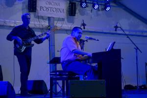 Uroš Perič s koncertne turneje po Franciji direktno na Kulturni utrip v Postojno