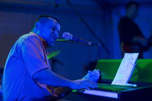 Uroš Perič s koncertne turneje po Franciji direktno na Kulturni utrip v Postojno