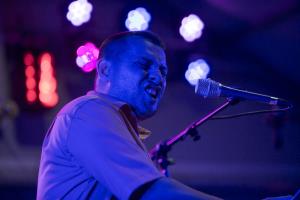 Uroš Perič s koncertne turneje po Franciji direktno na Kulturni utrip v Postojno