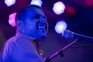 Uroš Perič s koncertne turneje po Franciji direktno na Kulturni utrip v Postojno