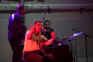 Uroš Perič s koncertne turneje po Franciji direktno na Kulturni utrip v Postojno