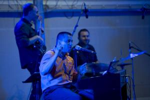 Uroš Perič s koncertne turneje po Franciji direktno na Kulturni utrip v Postojno