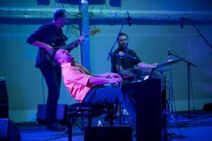 Uroš Perič s koncertne turneje po Franciji direktno na Kulturni utrip v Postojno