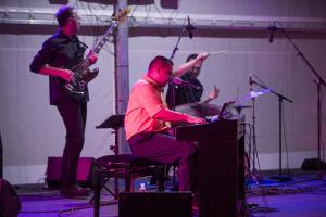 Uroš Perič s koncertne turneje po Franciji direktno na Kulturni utrip v Postojno