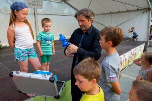 Kulturni utrip v Postojni s »čarodejem Romanom«