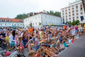 Kulturni utrip v Postojni s »čarodejem Romanom«