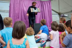 Kulturni utrip v Postojni s »čarodejem Romanom«