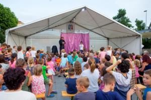 Kulturni utrip v Postojni s »čarodejem Romanom«