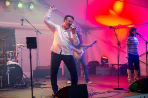 Pravi rock’n’roll z repertoarjem Elvisa Presleya na Kulturnem utripu v Postojni