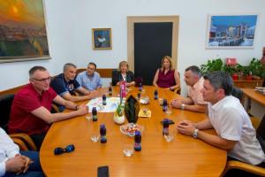 Visoki košarkarski obisk pri županu