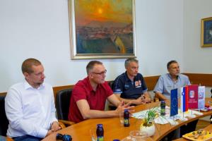 Visoki košarkarski obisk pri županu