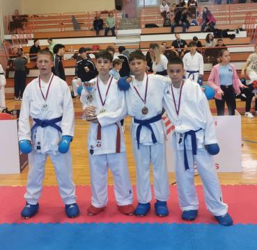 IMG-bb7ad6fc356f068c9db424047aabedcf-V