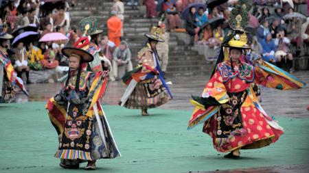 Temni_pokrov_sveta_Festival_v_Butanu_foto_Amir_Muratovic