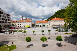 DOBRODOŠLI NA OSREDNJEM MESTNEM TRGU!