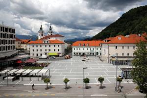DOBRODOŠLI NA OSREDNJEM MESTNEM TRGU!