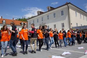 Generacija postojnskih maturantov odplesala v »zrela leta«