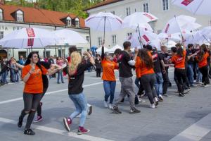 Generacija postojnskih maturantov odplesala v »zrela leta«