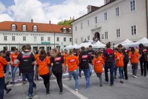 Generacija postojnskih maturantov odplesala v »zrela leta«