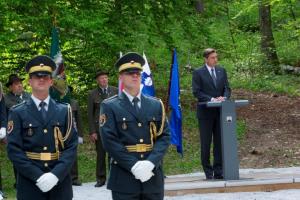 Praznovanje v Črni jami