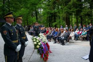 Praznovanje v Črni jami