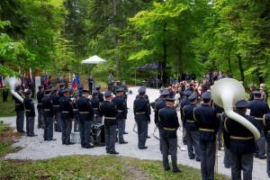 Praznovanje v Črni jami