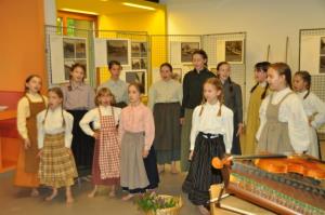 Otroška folklorna skupina OTROCI Z MAJLONTA nastopila ob odprtju razstave