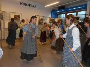 Otroška folklorna skupina OTROCI Z MAJLONTA nastopila ob odprtju razstave