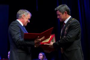 Porodničar in ginekolog Aleksander Merlo je častni občan Postojne