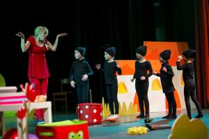 Abonenti otroškega abonmaja »MALI MEDO« so tokrat uživali v glasbeno-gledališki-plesni predstavi