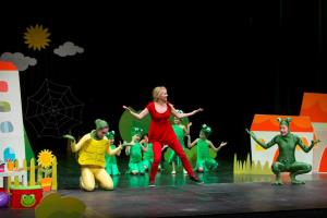 Abonenti otroškega abonmaja »MALI MEDO« so tokrat uživali v glasbeno-gledališki-plesni predstavi