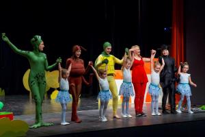 Abonenti otroškega abonmaja »MALI MEDO« so tokrat uživali v glasbeno-gledališki-plesni predstavi