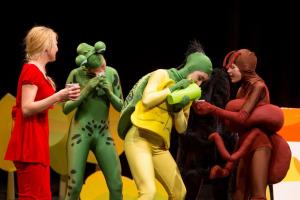 Abonenti otroškega abonmaja »MALI MEDO« so tokrat uživali v glasbeno-gledališki-plesni predstavi