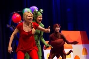 Abonenti otroškega abonmaja »MALI MEDO« so tokrat uživali v glasbeno-gledališki-plesni predstavi