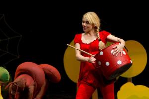 Abonenti otroškega abonmaja »MALI MEDO« so tokrat uživali v glasbeno-gledališki-plesni predstavi