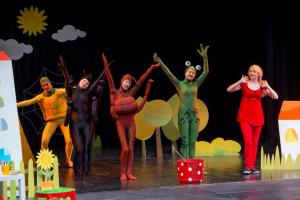 Abonenti otroškega abonmaja »MALI MEDO« so tokrat uživali v glasbeno-gledališki-plesni predstavi